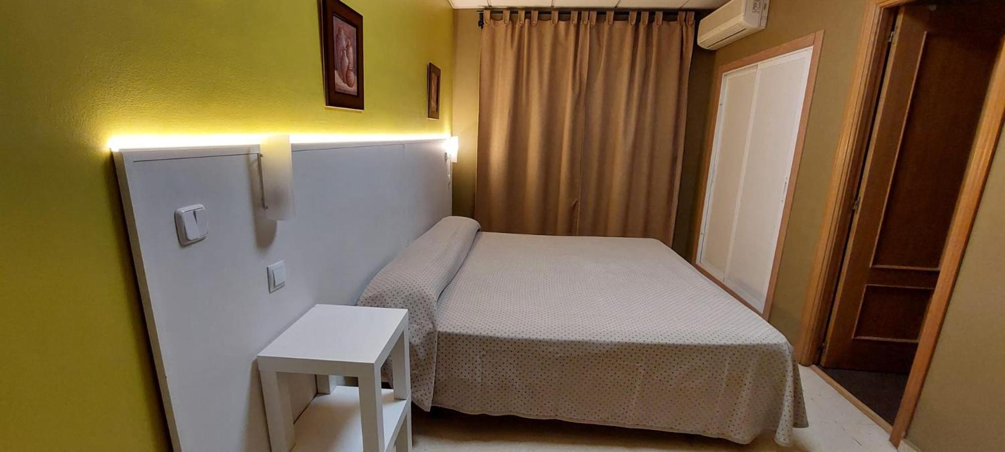Hostal Ds Velilla de San Antonio Bagian luar foto