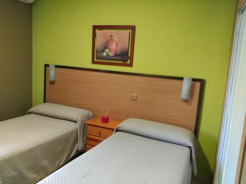 Hostal Ds Velilla de San Antonio Bagian luar foto