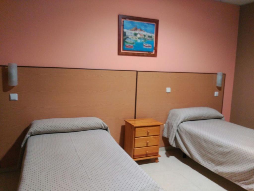 Hostal Ds Velilla de San Antonio Bagian luar foto