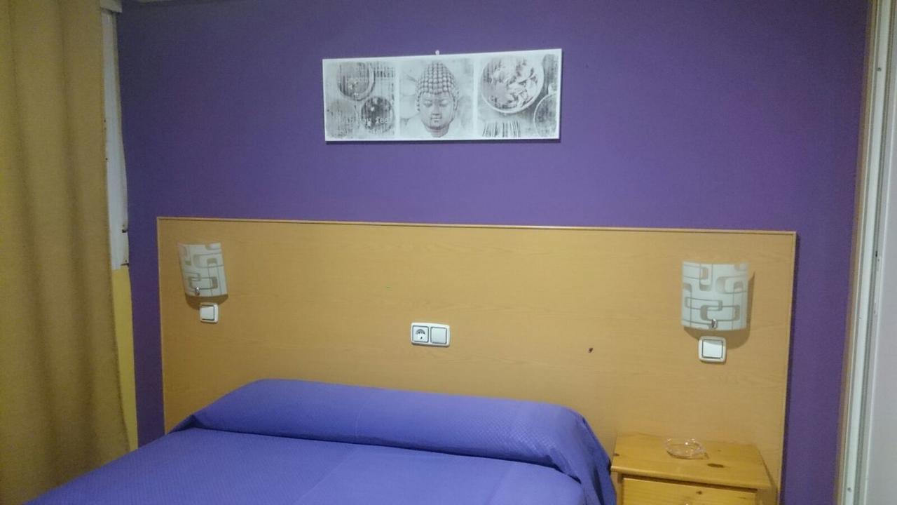 Hostal Ds Velilla de San Antonio Bagian luar foto