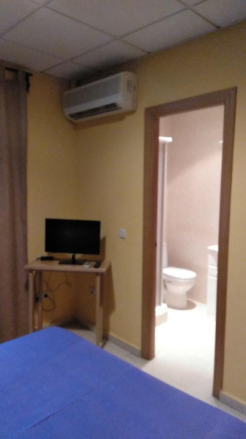Hostal Ds Velilla de San Antonio Bagian luar foto