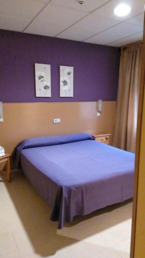 Hostal Ds Velilla de San Antonio Bagian luar foto