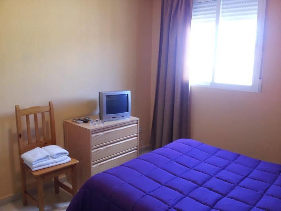 Hostal Ds Velilla de San Antonio Bagian luar foto