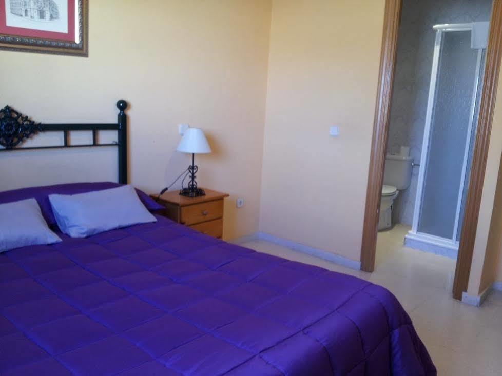 Hostal Ds Velilla de San Antonio Bagian luar foto